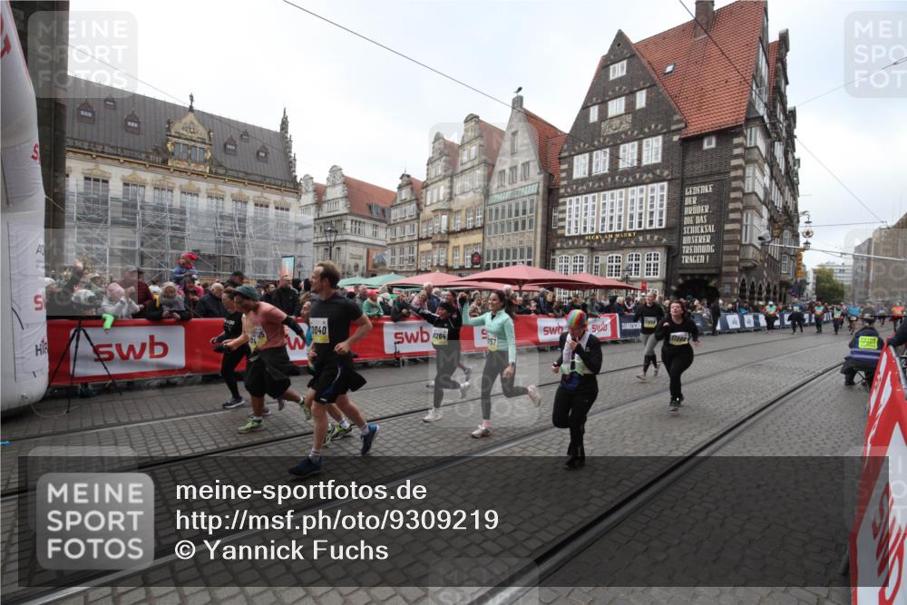 05.10.2025 - 20. swb-Marathon Bremen Yannick Fuchs http://msf.ph/oto/9309219 05.10.2025 11:13:49 Ziel 9899, 10040, 10364, 10574, 10705, 10707, 10957, 11060, 11068, 11264, 11385 meine-sportfotos.de