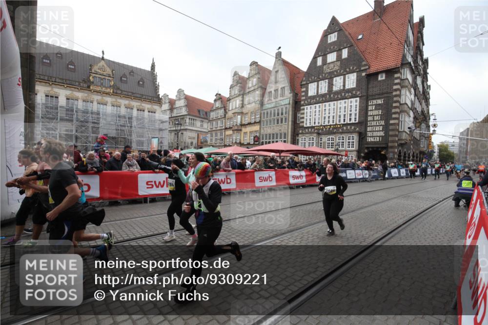 05.10.2025 - 20. swb-Marathon Bremen Yannick Fuchs http://msf.ph/oto/9309221 05.10.2025 11:13:49 Ziel 9899, 10040, 10364, 10574, 10705, 10707, 10957, 11060, 11068, 11264, 11385 meine-sportfotos.de