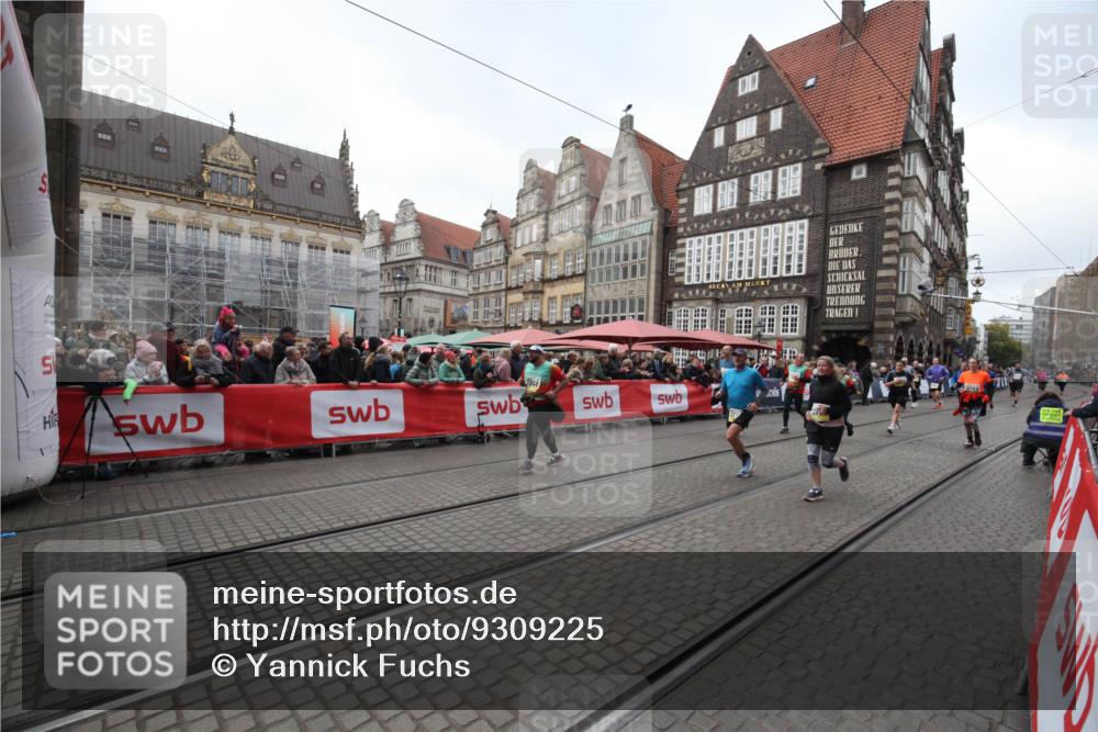 05.10.2025 - 20. swb-Marathon Bremen Yannick Fuchs http://msf.ph/oto/9309225 05.10.2025 11:13:56 Ziel 7014, 7410, 9946, 10671, 10756, 10842, 11652, 11653 meine-sportfotos.de