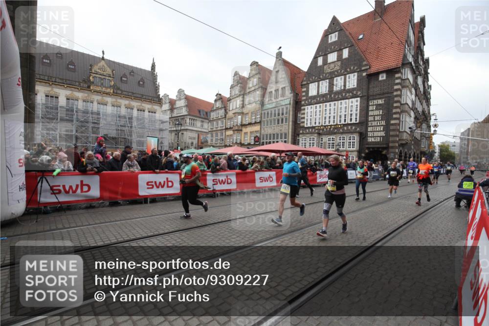 05.10.2025 - 20. swb-Marathon Bremen Yannick Fuchs http://msf.ph/oto/9309227 05.10.2025 11:13:57 Ziel 7014, 7410, 9946, 10671, 10756, 10842, 11652, 11653 meine-sportfotos.de