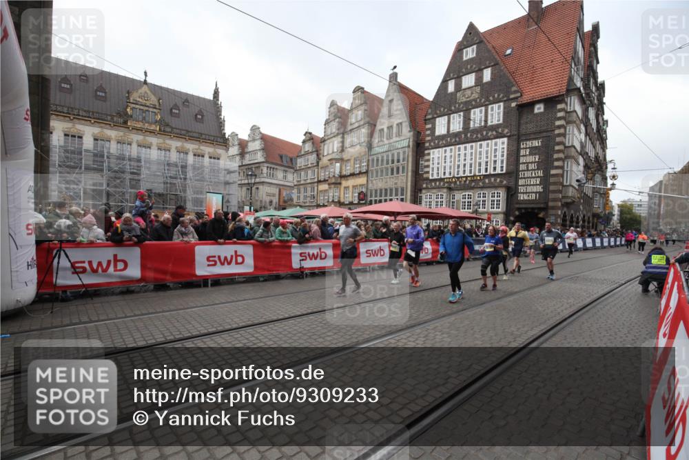 05.10.2025 - 20. swb-Marathon Bremen Yannick Fuchs http://msf.ph/oto/9309233 05.10.2025 11:14:02 Ziel 9342, 9631, 9667, 10000, 10036, 10512, 10721, 11541, 11548 meine-sportfotos.de