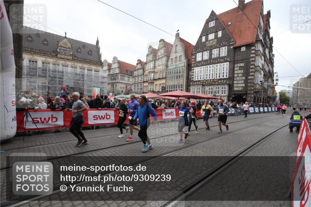 05.10.2025 - 20. swb-Marathon Bremen Yannick Fuchs http://msf.ph/oto/9309239 05.10.2025 11:14:03 Ziel 9012, 9342, 9631, 9667, 10000, 10036, 10512, 10721, 11541, 11548 meine-sportfotos.de