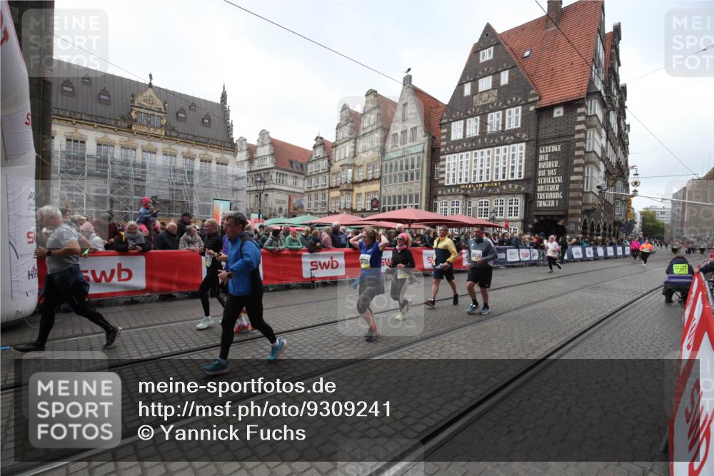 05.10.2025 - 20. swb-Marathon Bremen Yannick Fuchs http://msf.ph/oto/9309241 05.10.2025 11:14:04 Ziel 9012, 9342, 9631, 9667, 10000, 10036, 10512, 10721, 11541, 11548 meine-sportfotos.de