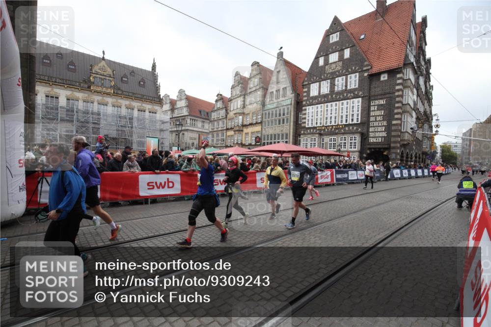 05.10.2025 - 20. swb-Marathon Bremen Yannick Fuchs http://msf.ph/oto/9309243 05.10.2025 11:14:04 Ziel 9012, 9342, 9631, 9667, 10000, 10036, 10512, 10721, 11541, 11548 meine-sportfotos.de