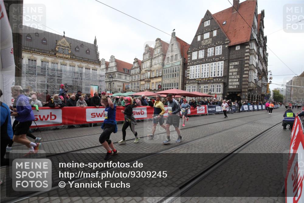 05.10.2025 - 20. swb-Marathon Bremen Yannick Fuchs http://msf.ph/oto/9309245 05.10.2025 11:14:05 Ziel 9012, 9342, 9631, 10000, 10036, 10512, 10721, 11541, 11548 meine-sportfotos.de