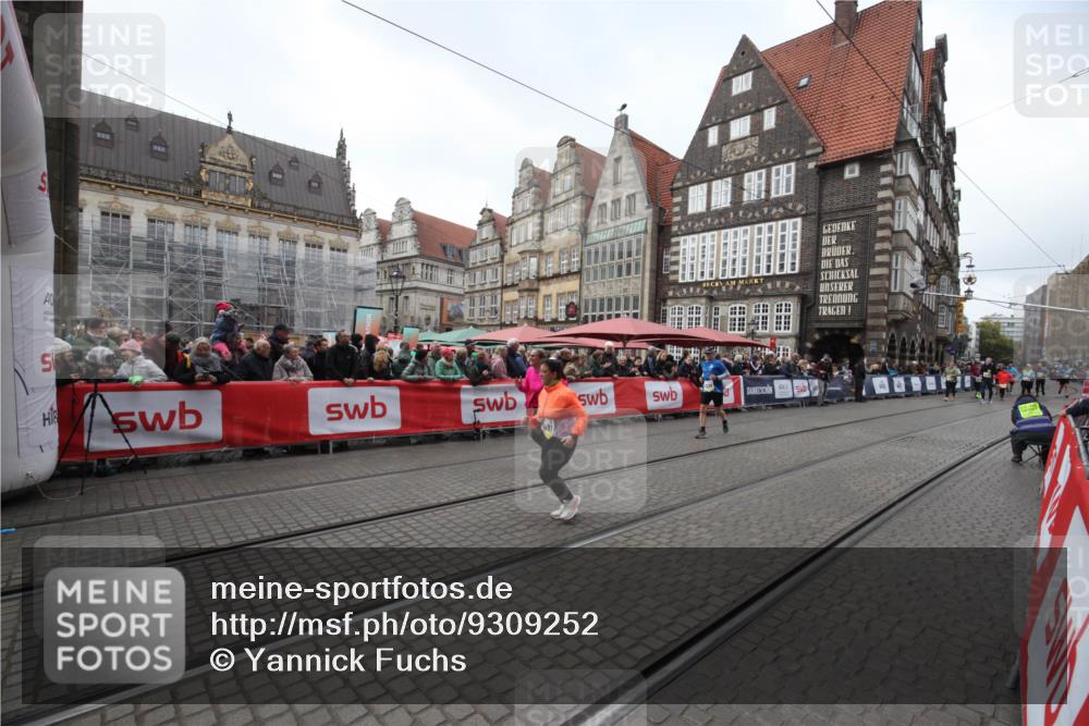 05.10.2025 - 20. swb-Marathon Bremen Yannick Fuchs http://msf.ph/oto/9309252 05.10.2025 11:14:13 Ziel 9380, 10491, 11036 meine-sportfotos.de