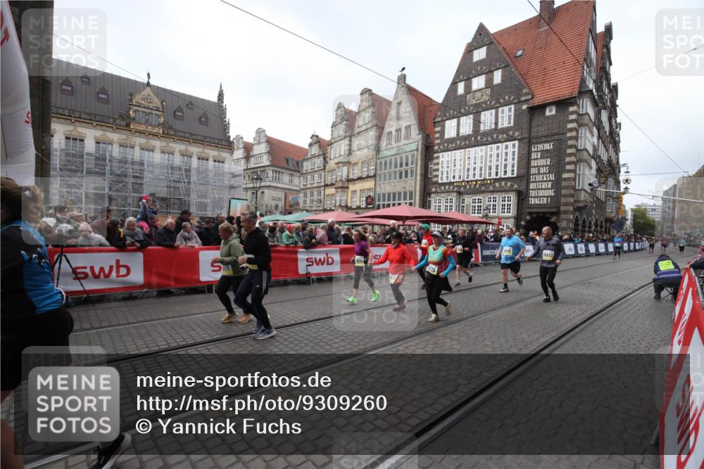 05.10.2025 - 20. swb-Marathon Bremen Yannick Fuchs http://msf.ph/oto/9309260 05.10.2025 11:14:23 Ziel 9695, 9724, 9818, 9819, 10114, 10115, 10201, 10832, 11135, 11539, 11555 meine-sportfotos.de