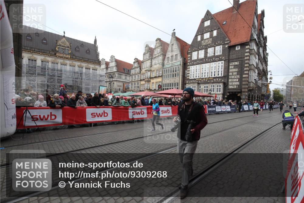 05.10.2025 - 20. swb-Marathon Bremen Yannick Fuchs http://msf.ph/oto/9309268 05.10.2025 11:14:32 Ziel 9756, 10292, 11072, 11139 meine-sportfotos.de