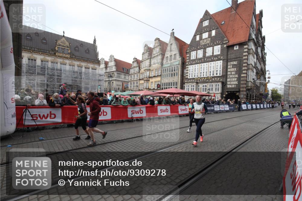 05.10.2025 - 20. swb-Marathon Bremen Yannick Fuchs http://msf.ph/oto/9309278 05.10.2025 11:14:42 Ziel 9861, 9970, 10722, 11473 meine-sportfotos.de