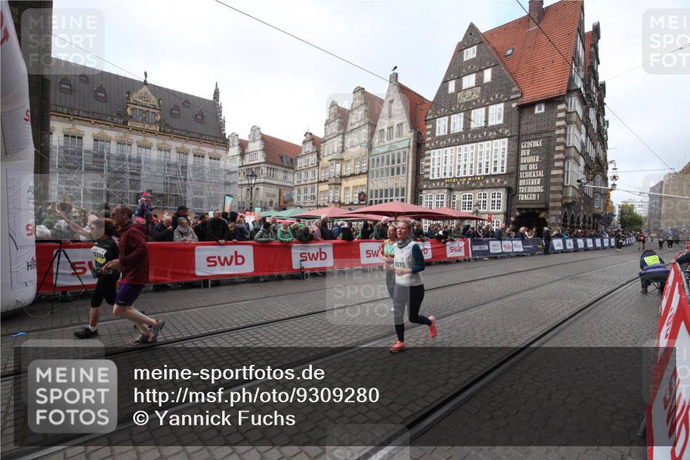 05.10.2025 - 20. swb-Marathon Bremen Yannick Fuchs http://msf.ph/oto/9309280 05.10.2025 11:14:42 Ziel 9861, 9970, 10722, 11473 meine-sportfotos.de