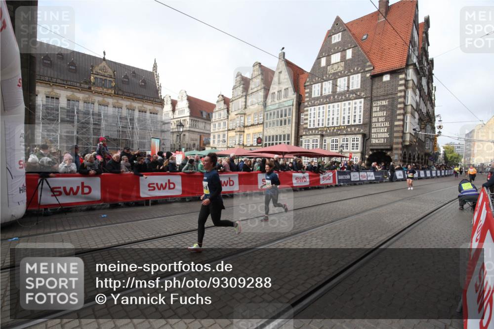 05.10.2025 - 20. swb-Marathon Bremen Yannick Fuchs http://msf.ph/oto/9309288 05.10.2025 11:14:56 Ziel 9303, 11448 meine-sportfotos.de