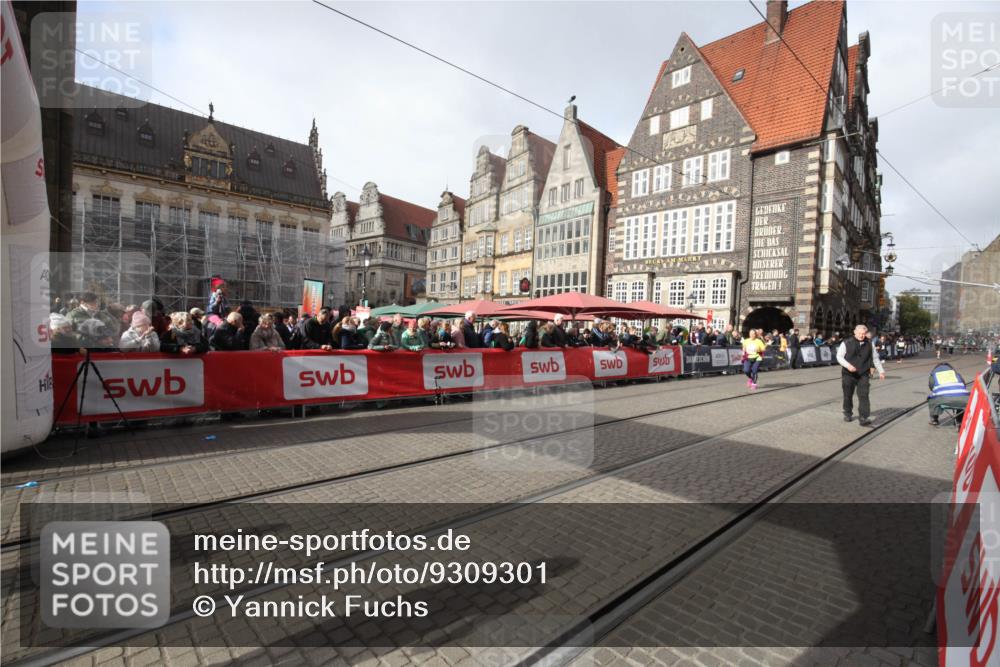 05.10.2025 - 20. swb-Marathon Bremen Yannick Fuchs http://msf.ph/oto/9309301 05.10.2025 11:15:03 Ziel 10496, 11345, 11607 meine-sportfotos.de