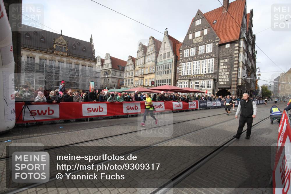 05.10.2025 - 20. swb-Marathon Bremen Yannick Fuchs http://msf.ph/oto/9309317 05.10.2025 11:15:06 Ziel 10496, 11107 meine-sportfotos.de