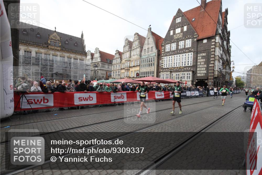 05.10.2025 - 20. swb-Marathon Bremen Yannick Fuchs http://msf.ph/oto/9309337 05.10.2025 11:15:27 Ziel 9441, 9767, 9768, 9959 meine-sportfotos.de