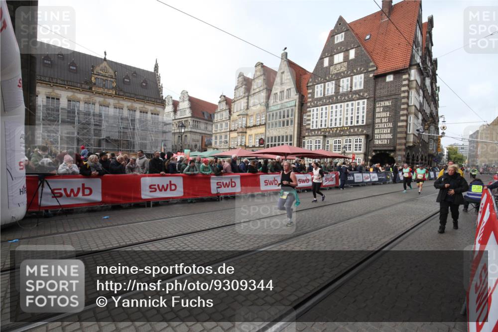 05.10.2025 - 20. swb-Marathon Bremen Yannick Fuchs http://msf.ph/oto/9309344 05.10.2025 11:15:33 Ziel 8844, 10976, 11112, 11113 meine-sportfotos.de