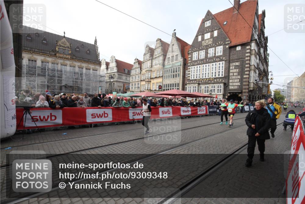 05.10.2025 - 20. swb-Marathon Bremen Yannick Fuchs http://msf.ph/oto/9309348 05.10.2025 11:15:35 Ziel 8844, 11112, 11113 meine-sportfotos.de