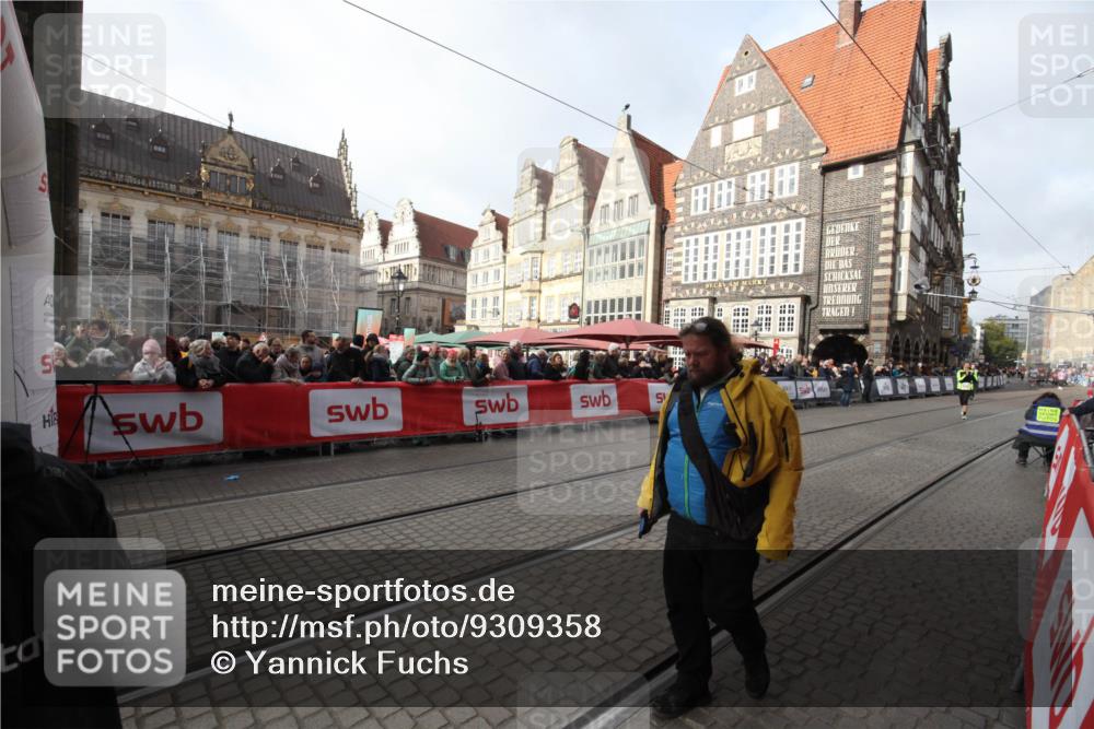 05.10.2025 - 20. swb-Marathon Bremen Yannick Fuchs http://msf.ph/oto/9309358 05.10.2025 11:15:39 Ziel  meine-sportfotos.de