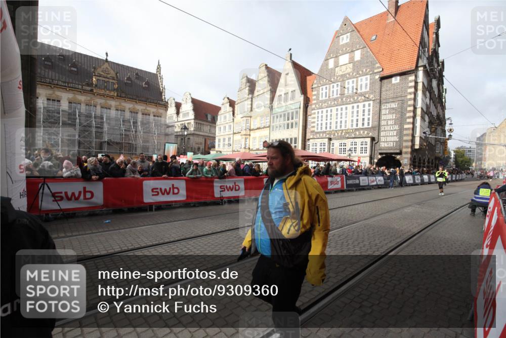 05.10.2025 - 20. swb-Marathon Bremen Yannick Fuchs http://msf.ph/oto/9309360 05.10.2025 11:15:39 Ziel  meine-sportfotos.de