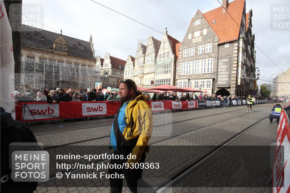 05.10.2025 - 20. swb-Marathon Bremen Yannick Fuchs http://msf.ph/oto/9309363 05.10.2025 11:15:40 Ziel 9567 meine-sportfotos.de