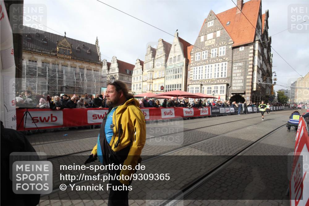 05.10.2025 - 20. swb-Marathon Bremen Yannick Fuchs http://msf.ph/oto/9309365 05.10.2025 11:15:40 Ziel 9567 meine-sportfotos.de