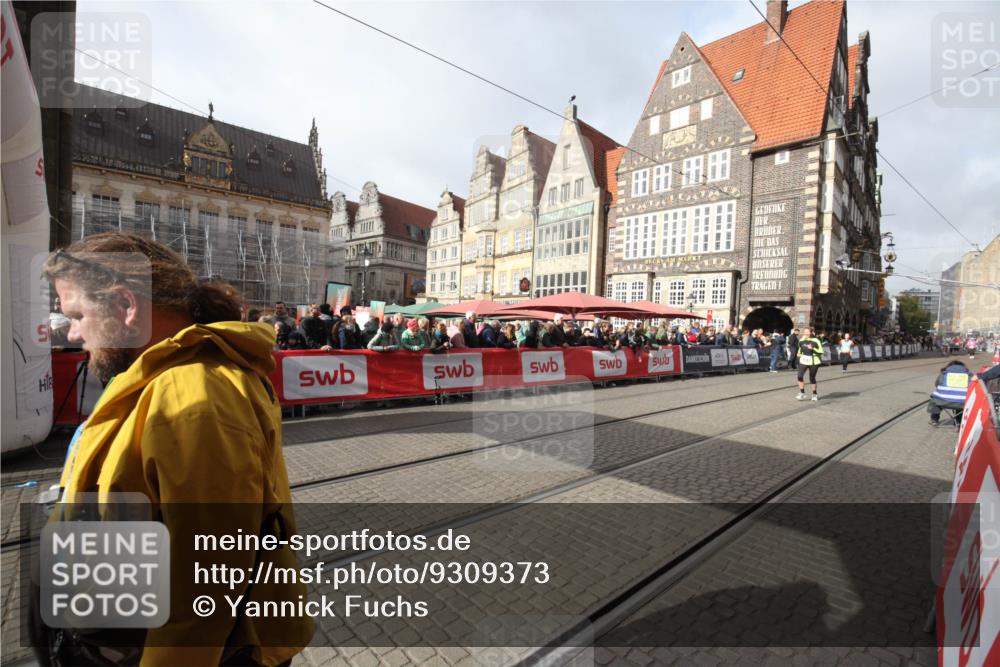 05.10.2025 - 20. swb-Marathon Bremen Yannick Fuchs http://msf.ph/oto/9309373 05.10.2025 11:15:41 Ziel 9567 meine-sportfotos.de