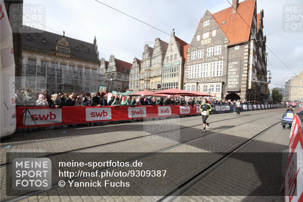 05.10.2025 - 20. swb-Marathon Bremen Yannick Fuchs http://msf.ph/oto/9309387 05.10.2025 11:15:43 Ziel 9567, 11440 meine-sportfotos.de