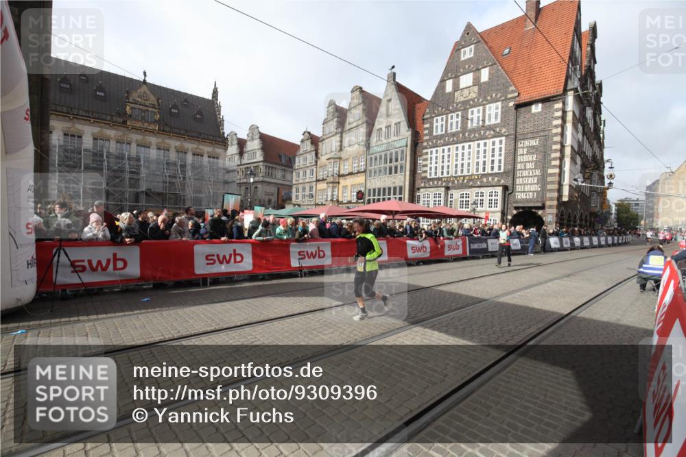 05.10.2025 - 20. swb-Marathon Bremen Yannick Fuchs http://msf.ph/oto/9309396 05.10.2025 11:15:44 Ziel 9567, 11440 meine-sportfotos.de