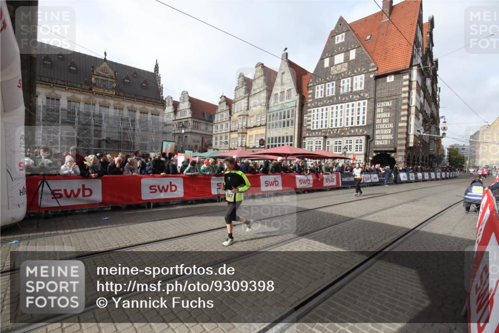 05.10.2025 - 20. swb-Marathon Bremen Yannick Fuchs http://msf.ph/oto/9309398 05.10.2025 11:15:45 Ziel 9567, 11440 meine-sportfotos.de