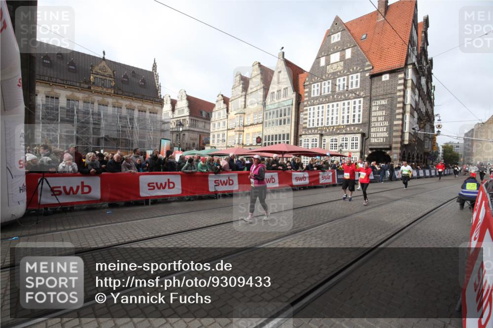 05.10.2025 - 20. swb-Marathon Bremen Yannick Fuchs http://msf.ph/oto/9309433 05.10.2025 11:16:02 Ziel 8476, 10355, 11375 meine-sportfotos.de
