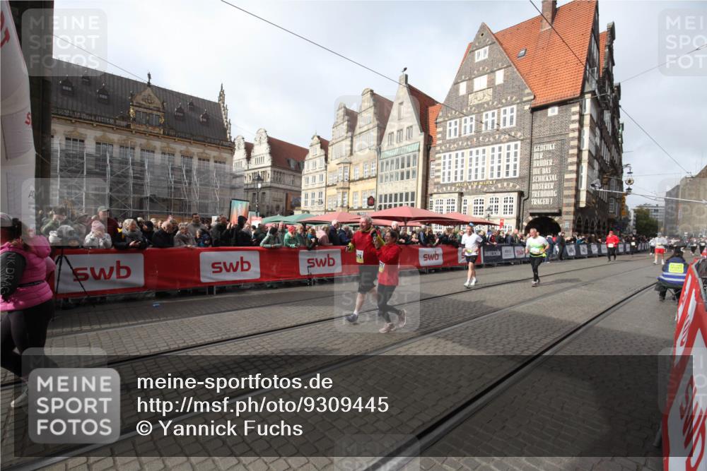 05.10.2025 - 20. swb-Marathon Bremen Yannick Fuchs http://msf.ph/oto/9309445 05.10.2025 11:16:04 Ziel 8476, 10355, 10831, 10846, 11375 meine-sportfotos.de