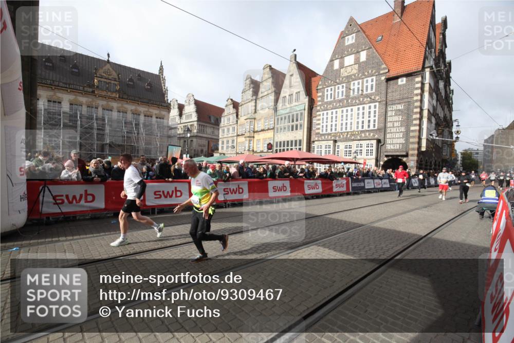 05.10.2025 - 20. swb-Marathon Bremen Yannick Fuchs http://msf.ph/oto/9309467 05.10.2025 11:16:08 Ziel 7109, 10220, 10831, 10846, 11331 meine-sportfotos.de