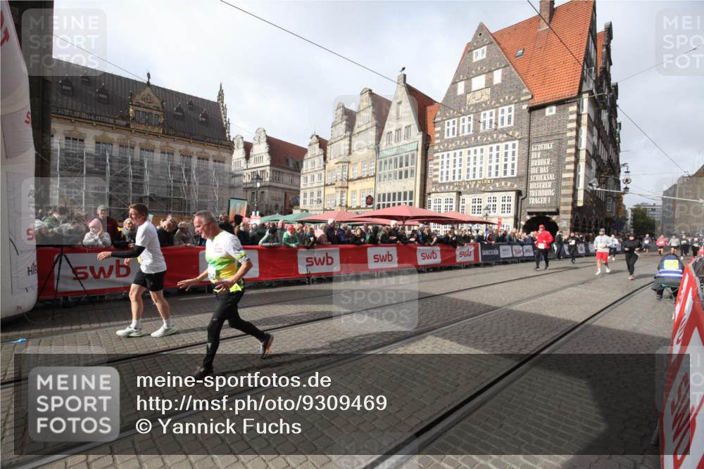 05.10.2025 - 20. swb-Marathon Bremen Yannick Fuchs http://msf.ph/oto/9309469 05.10.2025 11:16:08 Ziel 7109, 10220, 10831, 10846, 11331 meine-sportfotos.de