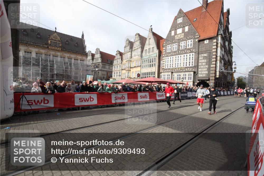 05.10.2025 - 20. swb-Marathon Bremen Yannick Fuchs http://msf.ph/oto/9309493 05.10.2025 11:16:11 Ziel 7109, 9640, 10220, 10635, 11331 meine-sportfotos.de