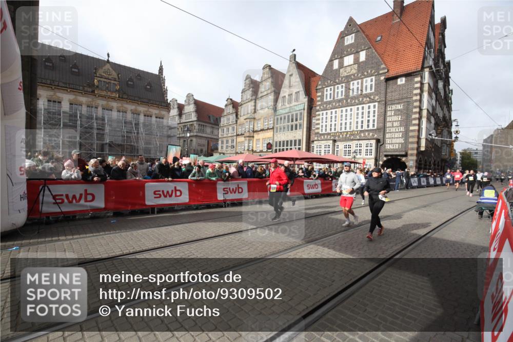 05.10.2025 - 20. swb-Marathon Bremen Yannick Fuchs http://msf.ph/oto/9309502 05.10.2025 11:16:12 Ziel 7109, 9640, 9679, 10220, 10635, 11331 meine-sportfotos.de