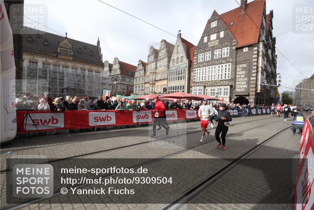 05.10.2025 - 20. swb-Marathon Bremen Yannick Fuchs http://msf.ph/oto/9309504 05.10.2025 11:16:12 Ziel 7109, 9640, 9679, 10220, 10635, 11331 meine-sportfotos.de