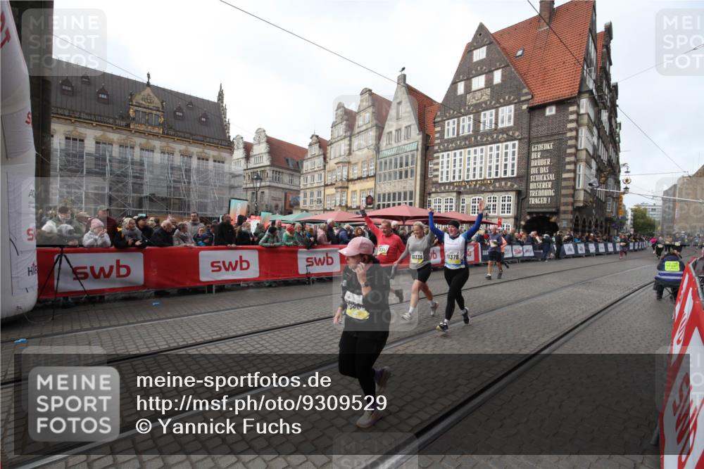 05.10.2025 - 20. swb-Marathon Bremen Yannick Fuchs http://msf.ph/oto/9309529 05.10.2025 11:16:19 Ziel 7110, 10339, 10340, 10564, 11247, 11378 meine-sportfotos.de