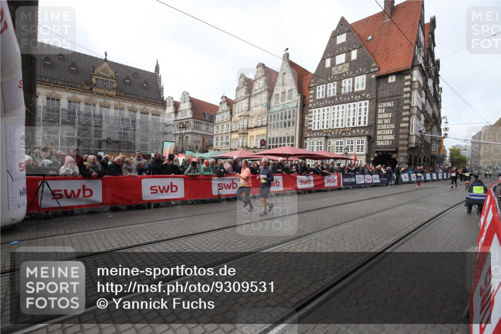 05.10.2025 - 20. swb-Marathon Bremen Yannick Fuchs http://msf.ph/oto/9309531 05.10.2025 11:16:21 Ziel 7110, 10339, 11247 meine-sportfotos.de