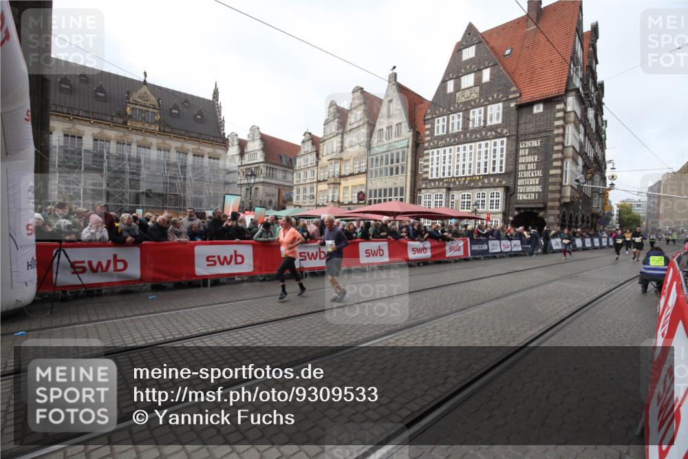 05.10.2025 - 20. swb-Marathon Bremen Yannick Fuchs http://msf.ph/oto/9309533 05.10.2025 11:16:22 Ziel 7110, 11247 meine-sportfotos.de