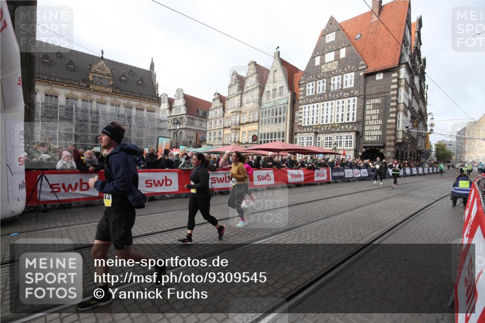 05.10.2025 - 20. swb-Marathon Bremen Yannick Fuchs http://msf.ph/oto/9309545 05.10.2025 11:16:30 Ziel 10023, 10083, 10379, 10450, 11358, 11404 meine-sportfotos.de