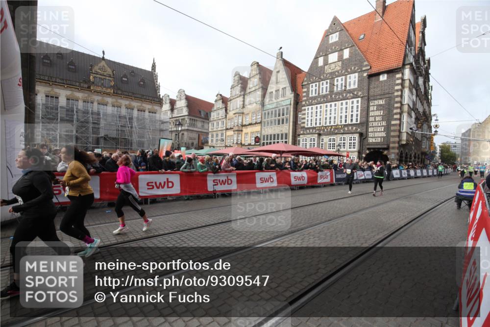 05.10.2025 - 20. swb-Marathon Bremen Yannick Fuchs http://msf.ph/oto/9309547 05.10.2025 11:16:31 Ziel 10023, 10379, 10450, 11358, 11404 meine-sportfotos.de