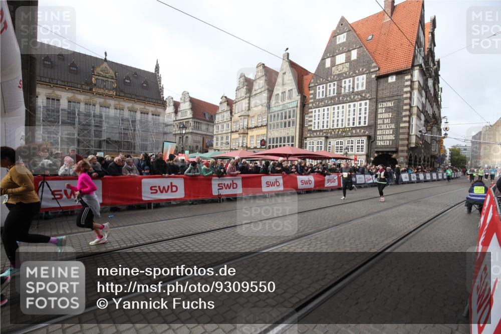 05.10.2025 - 20. swb-Marathon Bremen Yannick Fuchs http://msf.ph/oto/9309550 05.10.2025 11:16:31 Ziel 10023, 10379, 10450, 11358, 11404 meine-sportfotos.de