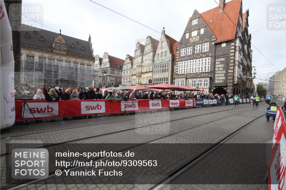 05.10.2025 - 20. swb-Marathon Bremen Yannick Fuchs http://msf.ph/oto/9309563 05.10.2025 11:16:36 Ziel 9563 meine-sportfotos.de