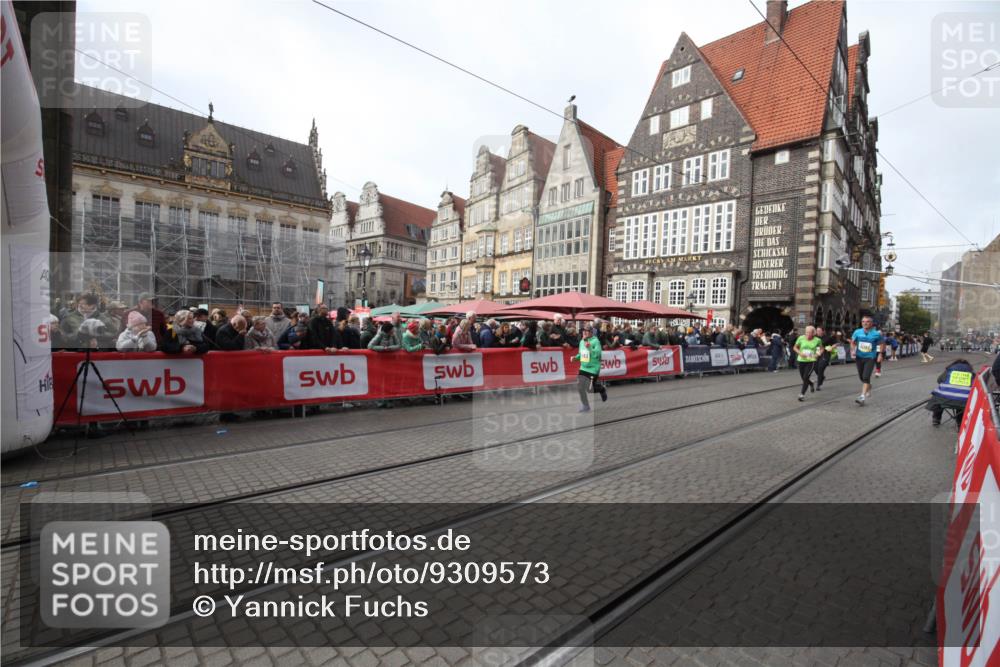 05.10.2025 - 20. swb-Marathon Bremen Yannick Fuchs http://msf.ph/oto/9309573 05.10.2025 11:16:39 Ziel 9301, 9563, 11020, 11182, 11438 meine-sportfotos.de