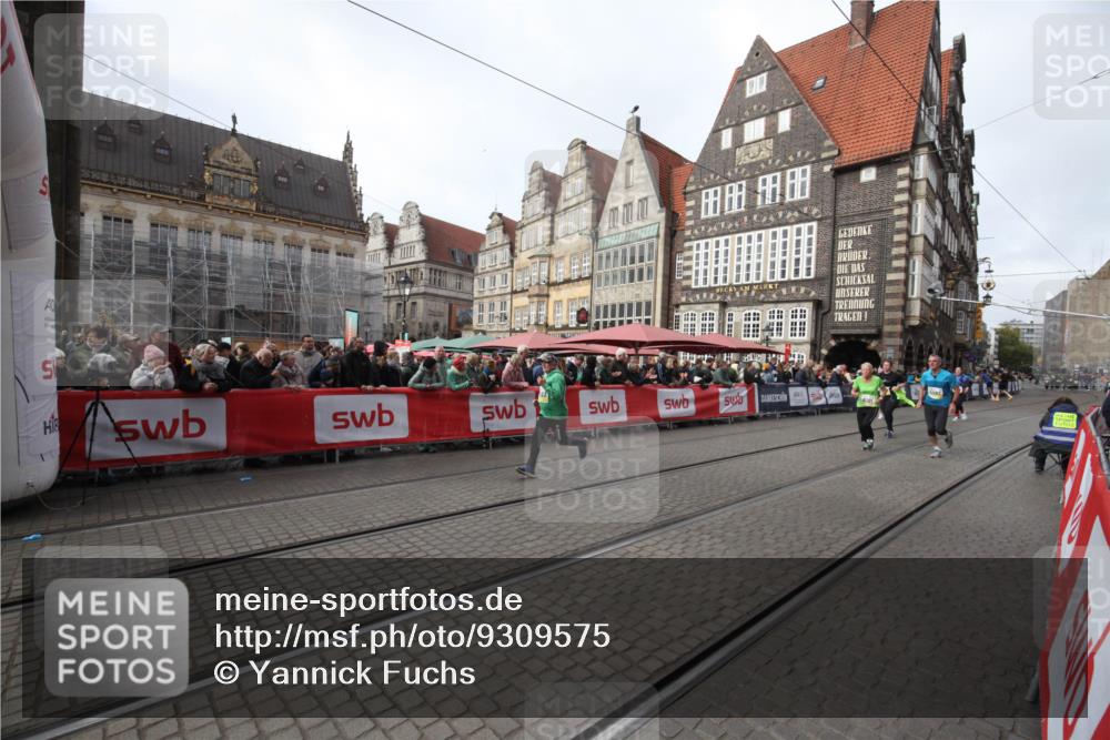 05.10.2025 - 20. swb-Marathon Bremen Yannick Fuchs http://msf.ph/oto/9309575 05.10.2025 11:16:40 Ziel 9301, 9563, 9753, 11020, 11182, 11438 meine-sportfotos.de