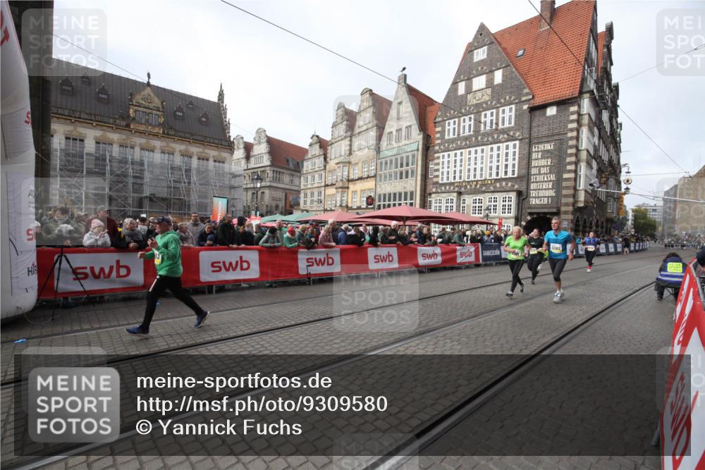05.10.2025 - 20. swb-Marathon Bremen Yannick Fuchs http://msf.ph/oto/9309580 05.10.2025 11:16:40 Ziel 9301, 9563, 9753, 11020, 11182, 11438 meine-sportfotos.de