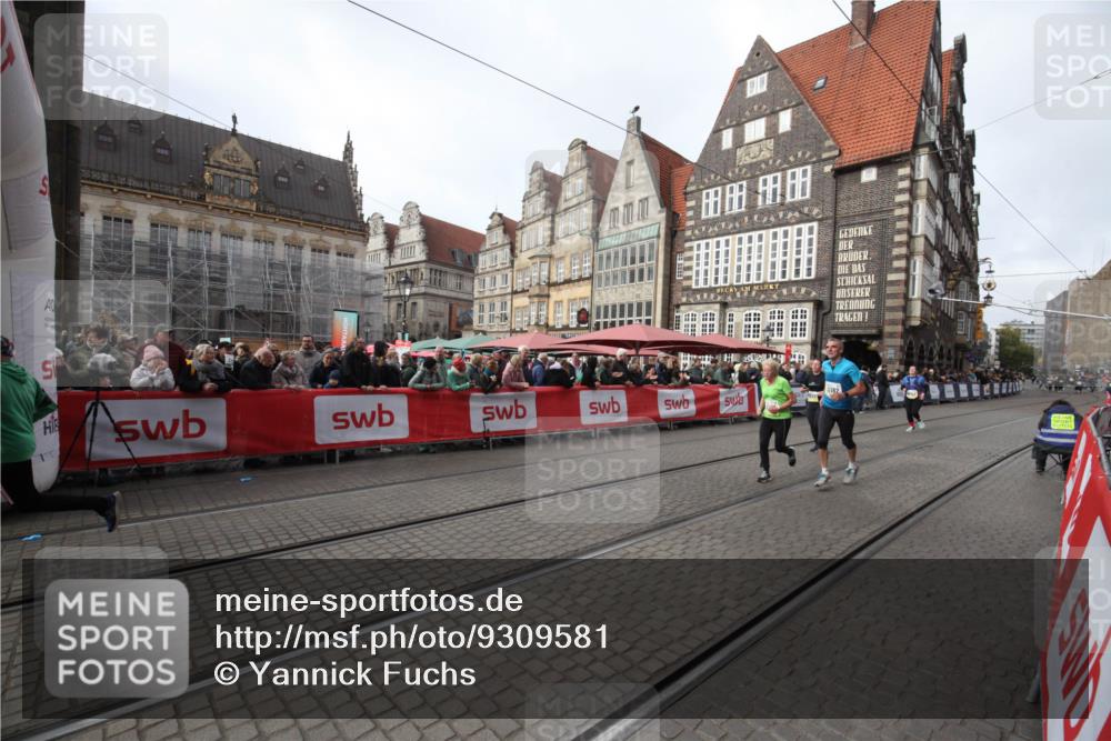 05.10.2025 - 20. swb-Marathon Bremen Yannick Fuchs http://msf.ph/oto/9309581 05.10.2025 11:16:41 Ziel 9301, 9563, 9753, 11020, 11182, 11438 meine-sportfotos.de