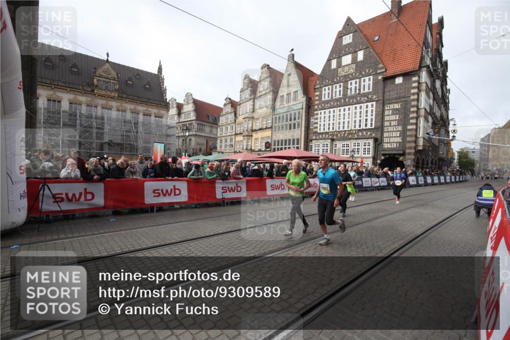 05.10.2025 - 20. swb-Marathon Bremen Yannick Fuchs http://msf.ph/oto/9309589 05.10.2025 11:16:42 Ziel 9301, 9753, 11020, 11182, 11438 meine-sportfotos.de