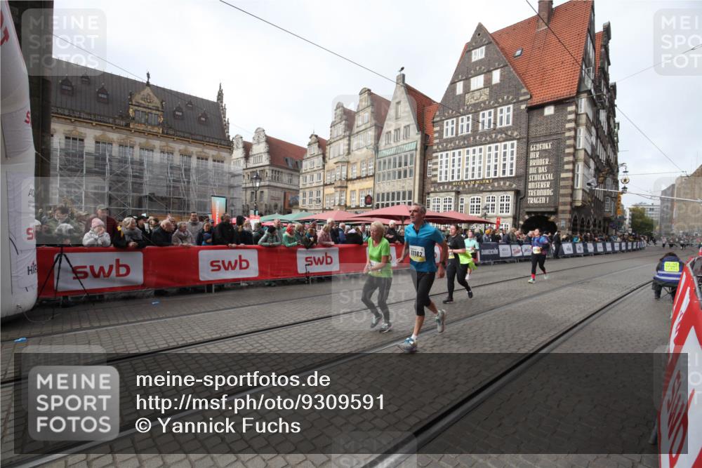 05.10.2025 - 20. swb-Marathon Bremen Yannick Fuchs http://msf.ph/oto/9309591 05.10.2025 11:16:42 Ziel 9301, 9753, 11020, 11182, 11438 meine-sportfotos.de