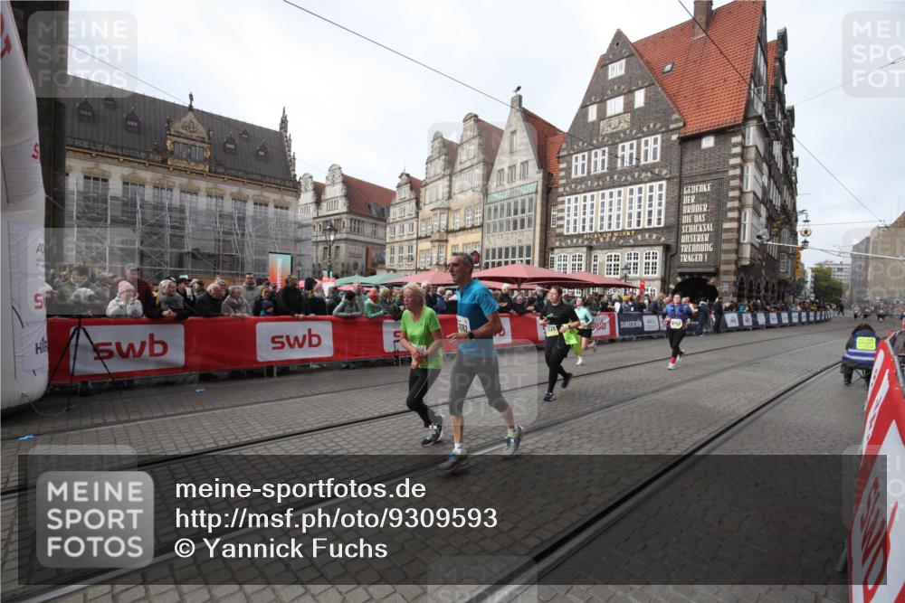 05.10.2025 - 20. swb-Marathon Bremen Yannick Fuchs http://msf.ph/oto/9309593 05.10.2025 11:16:43 Ziel 9301, 9753, 11020, 11182, 11438 meine-sportfotos.de