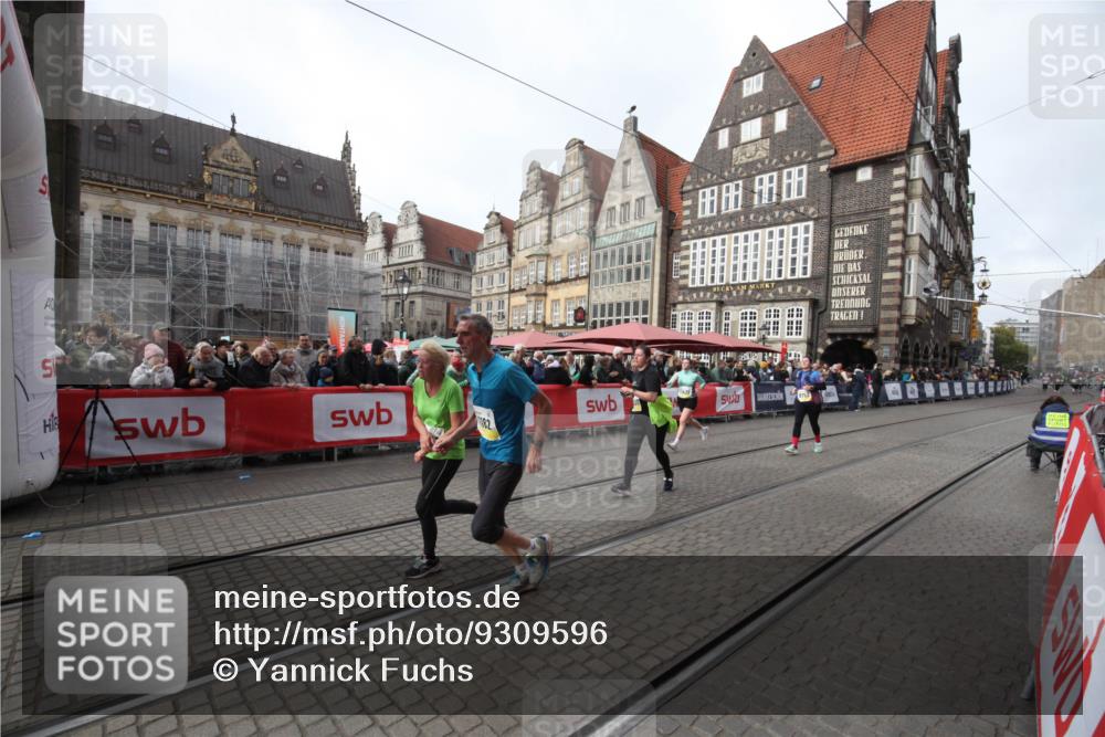 05.10.2025 - 20. swb-Marathon Bremen Yannick Fuchs http://msf.ph/oto/9309596 05.10.2025 11:16:43 Ziel 9301, 9753, 11020, 11182, 11438 meine-sportfotos.de